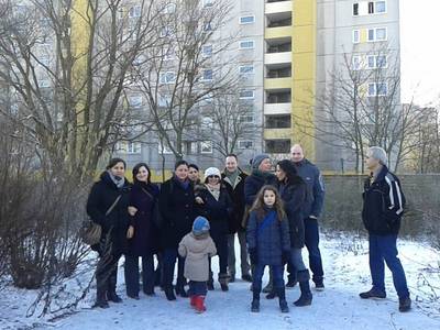 Interkultureller Garten Gruppenfoto der Gärtner und Gärtnerinnen
