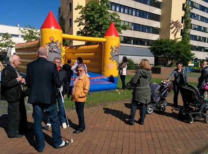 Frühlingsfest 2014 Hüpfburg mit Herrn Prinz